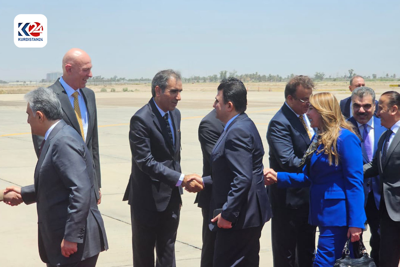 پێشوازیکردنی سەرۆک بارزانی لە فڕۆکەخانەی نێودەوڵەتیی بەغدا (وێنە: شڤان جەباری - کوردستان24)